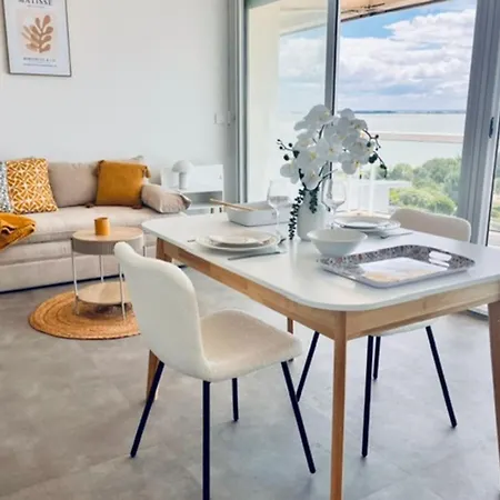 Appartamento With A Terrace And Parking In La Rochelle (Charente-Maritime)